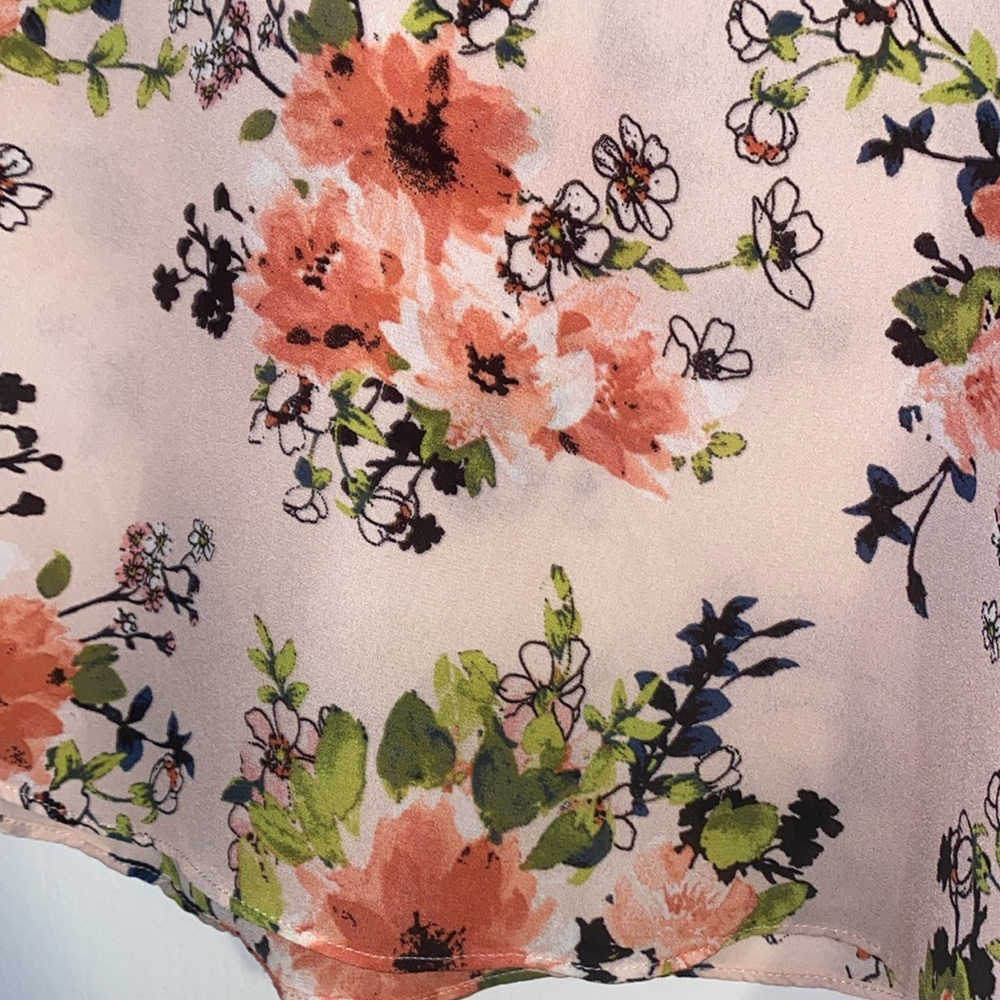 Pink floral pleated bell sleeve blouse - Picture 2 of 3